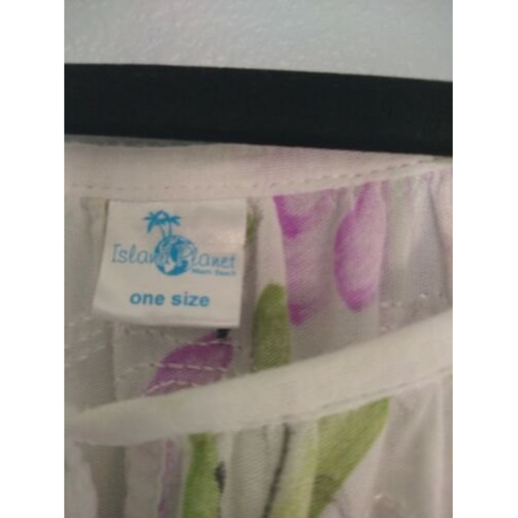 White Summer Top W/ Lavender Flowets - Picture 3 of 5